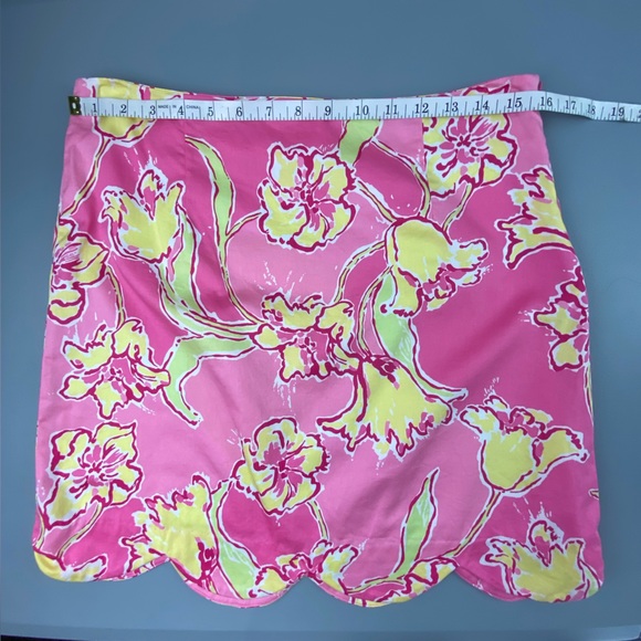 Lilly Pulitzer Lynnie in Hotty Pink Day Lilly Vibrant Floral Scalloped Skirt - Picture 9 of 13